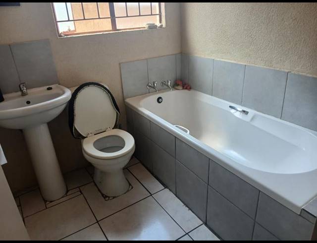 2 BEDROOM HOUSE FOR SALE IN SOSHANGUVE VV